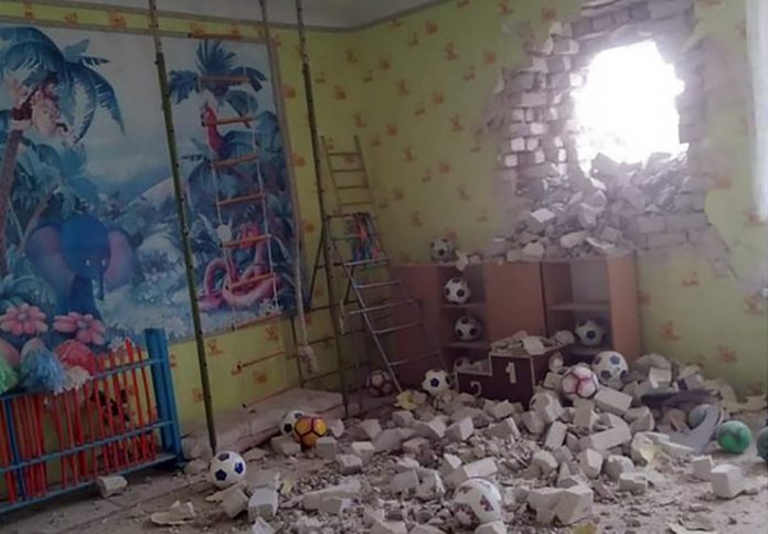 Оккупанты обстреляли детский сад в Станице Луганской